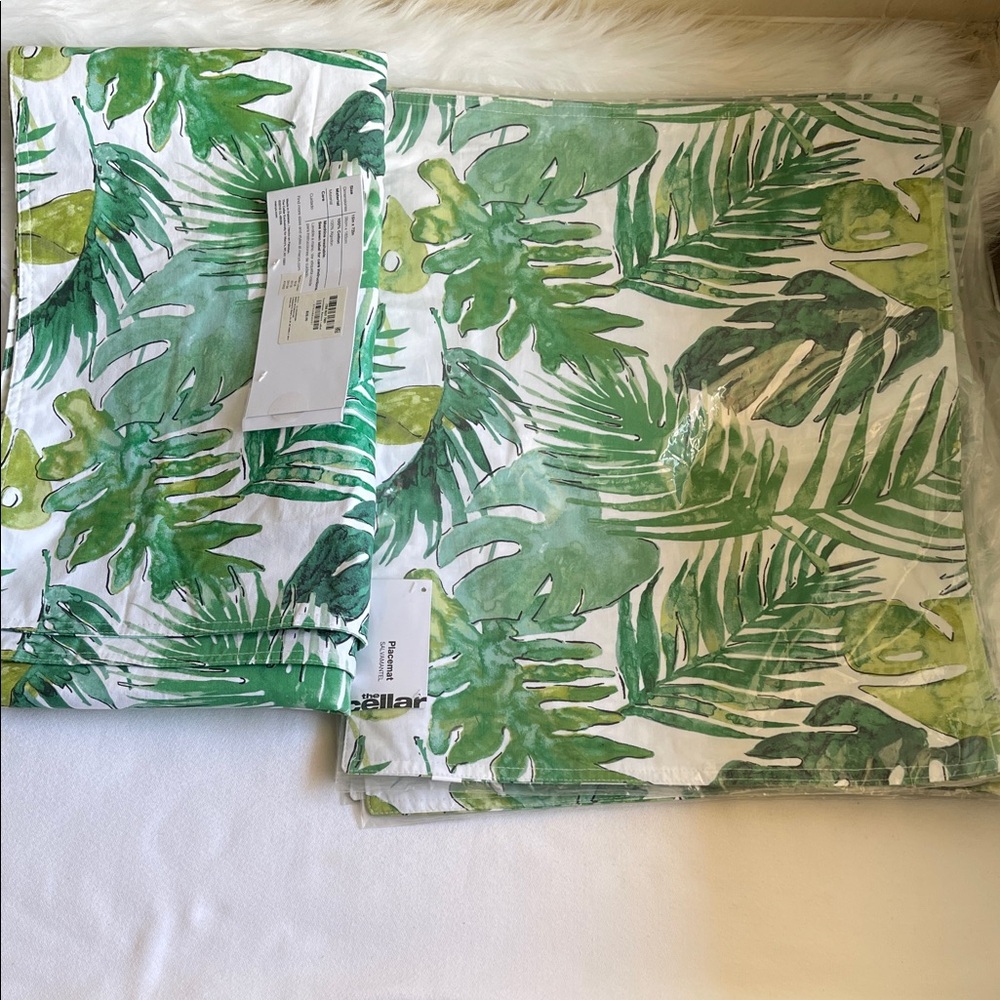 The Cellar Table Runner With Set of 7 Placemats New with Tags.